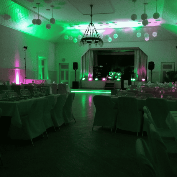 Juhlatilan valaistus vuokrattavalla valotekniikalla